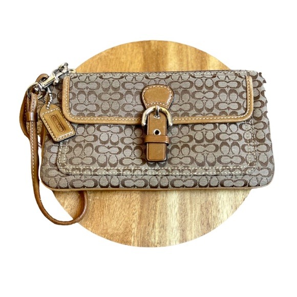 Coach Signature Clutch Wrislet Wallet - Picture 1 of 4